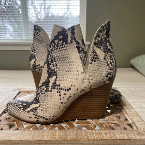 Steve Madden Snakeskin Ankle Boots- Size 7